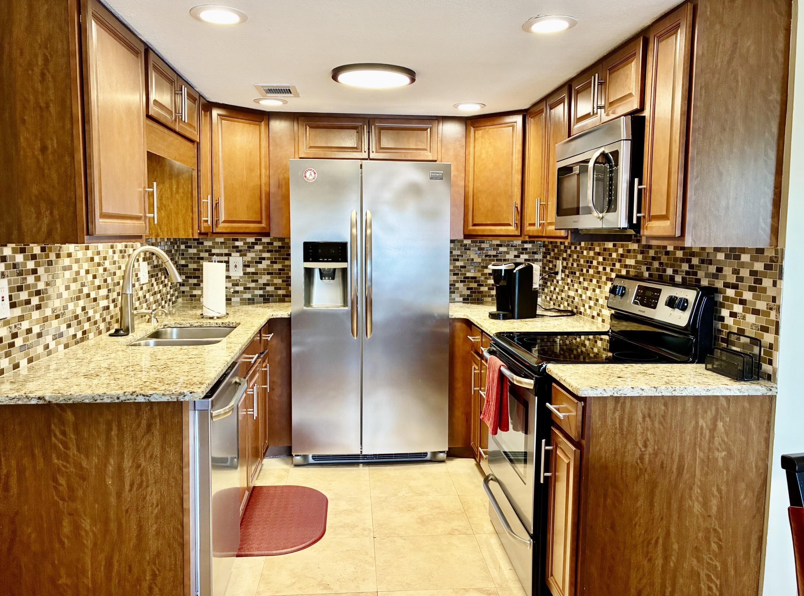 Image 2: Gorgeous Kitchen!