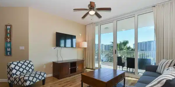Image 3: 1 Palms 2417 - Living Area