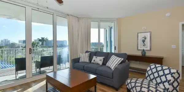 Image 4: 2 Palms 2417 - Living Area