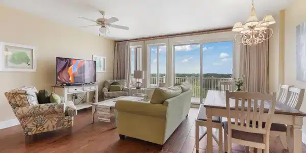 Image 2: Living-dining combo