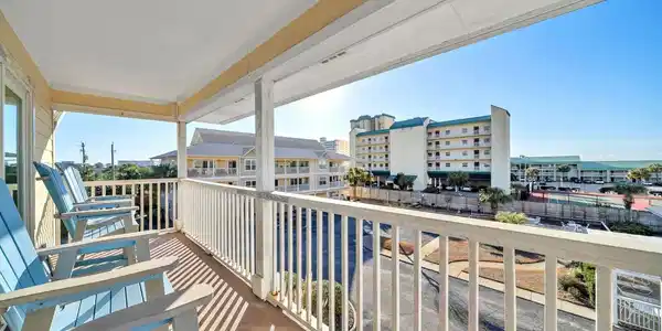 Image 4: st m balcony 2