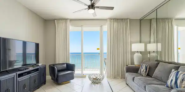 Image 3: Living Room