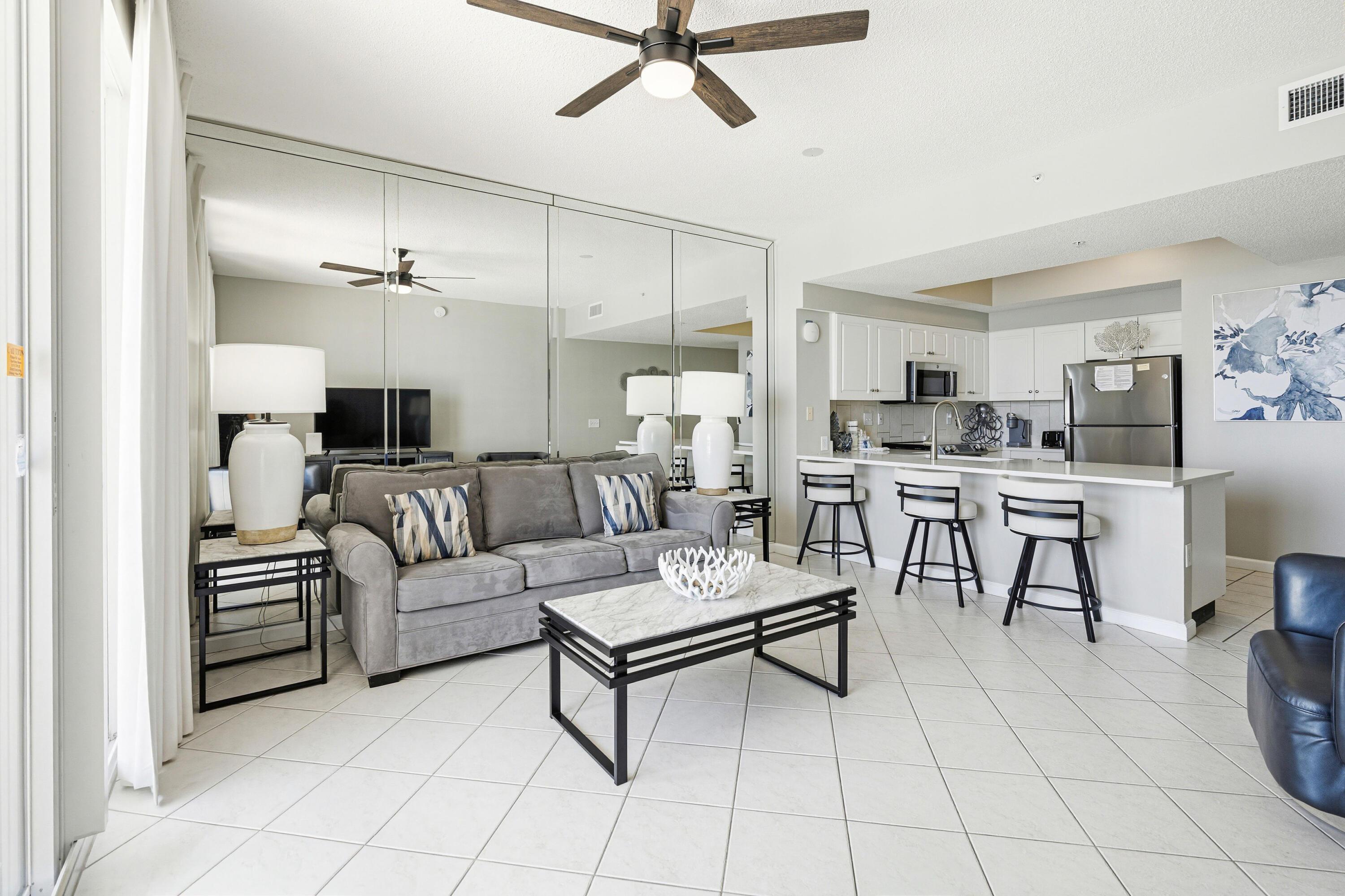 Image 4: Living Room