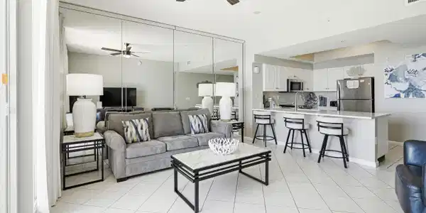 Image 4: Living Room