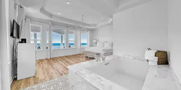 Image 4: Gul Front Master Bedroom