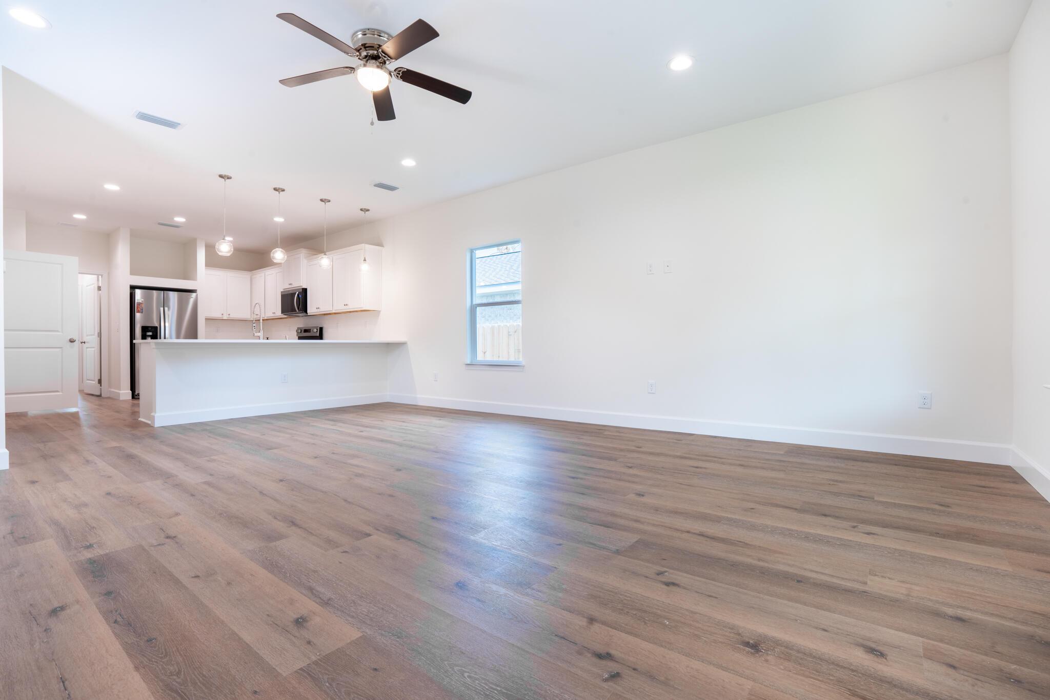 Image 4: 110_Sencond_Ave-04