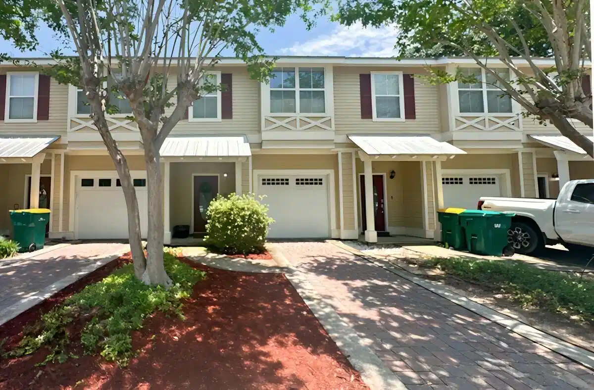 Image 1: 401 Twin Lakes Lane