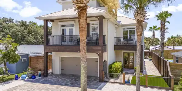 407 Petrel Street