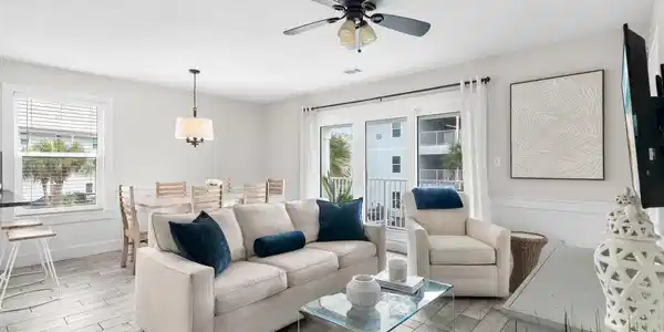 Image 4: The Best Location In Seagrove!