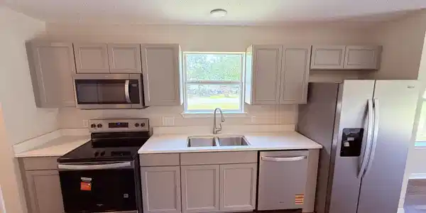 Image 4: Brand New Kitchen!