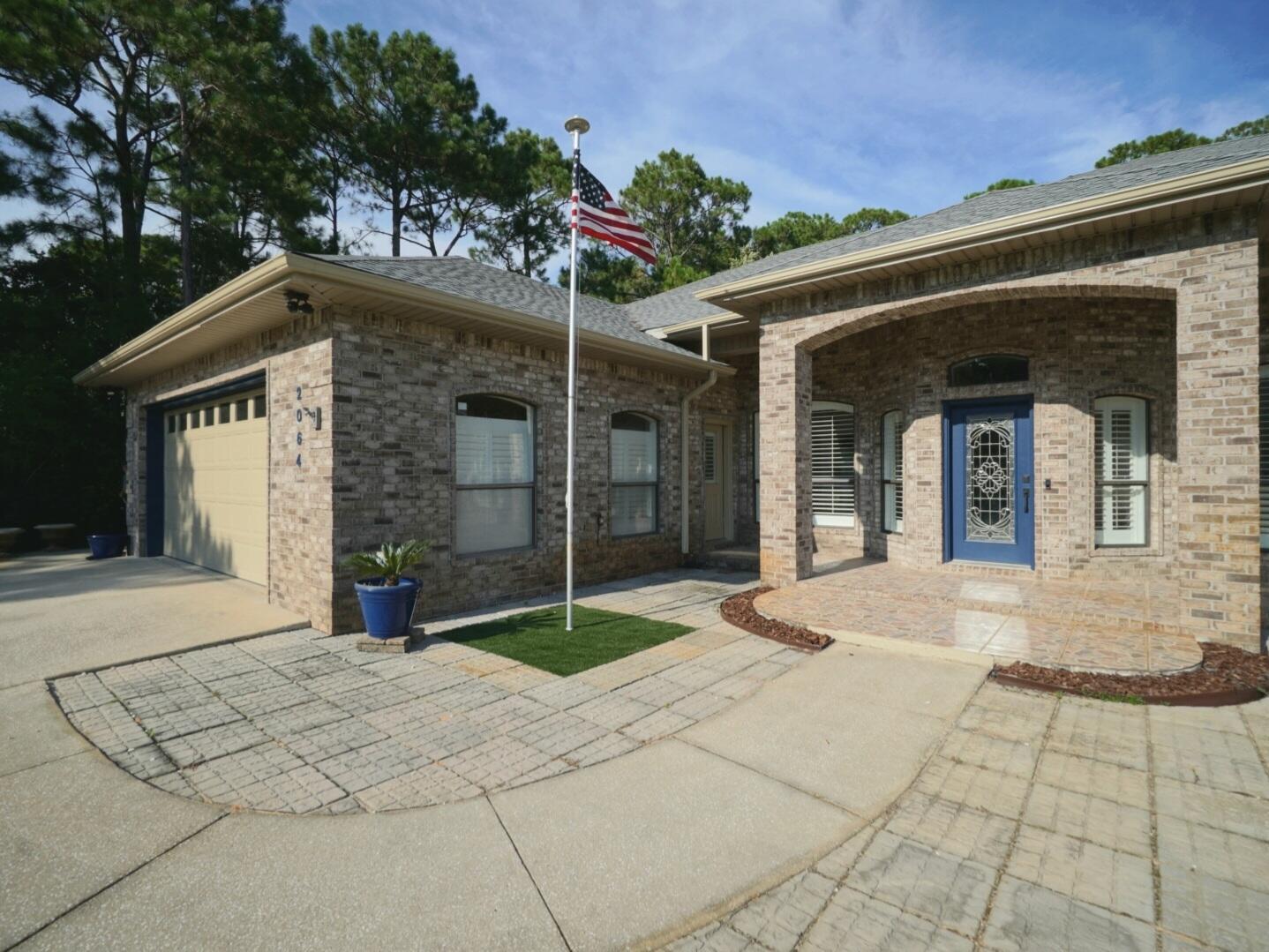 Image 4: Front