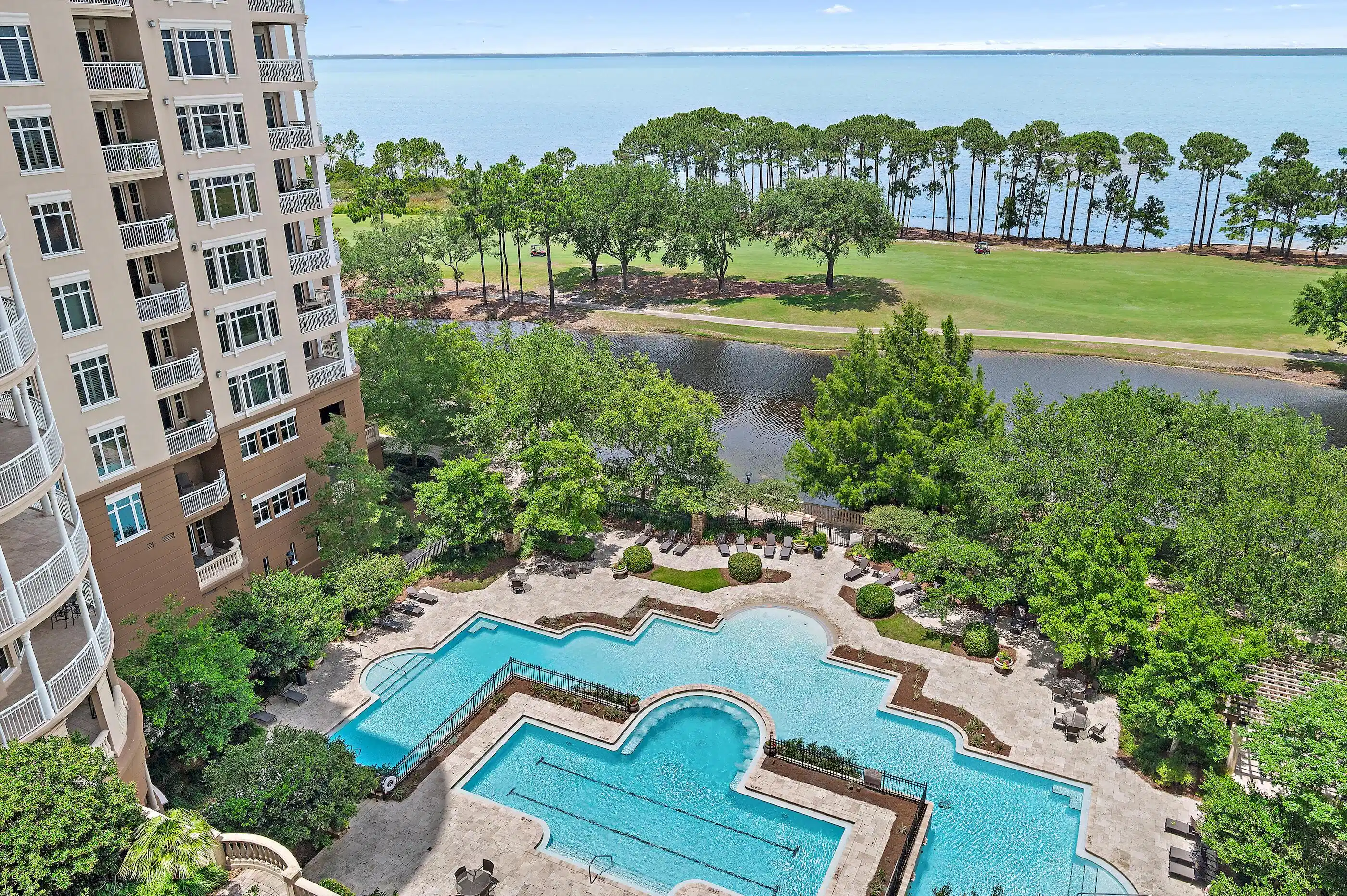 Image 1: web_902 One Water Place _23