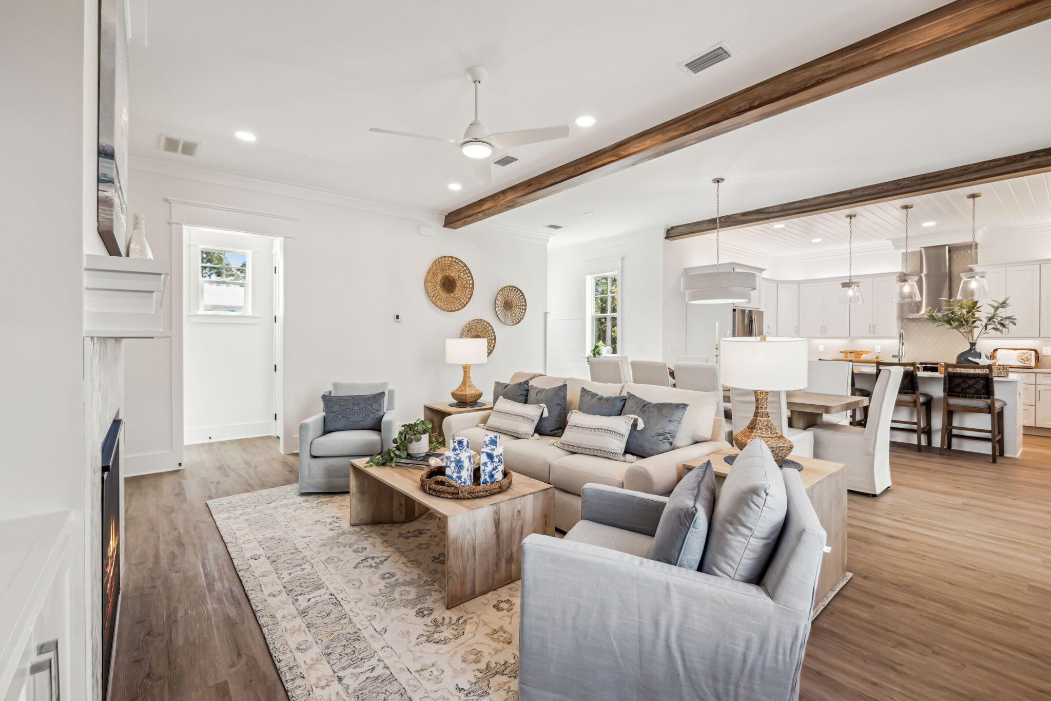 Image 3: Living Room