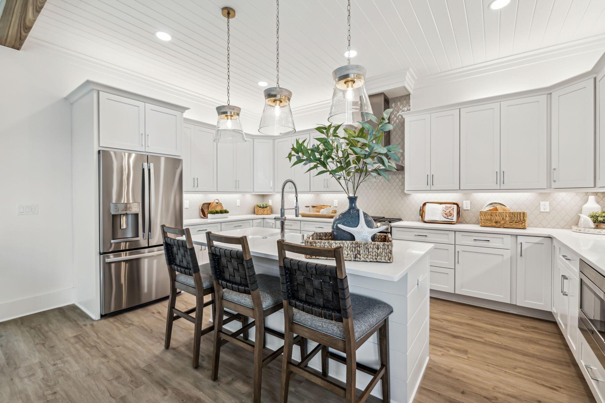 Image 4: Kitchen