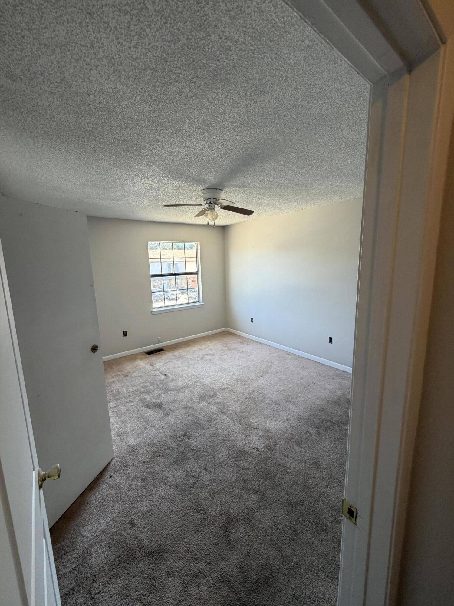 Image 4: Bedroom Master 1
