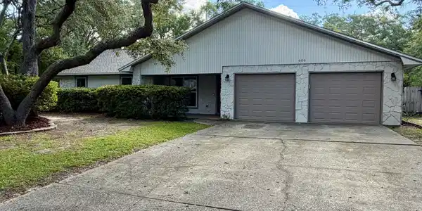 606 E Greenwood Cove