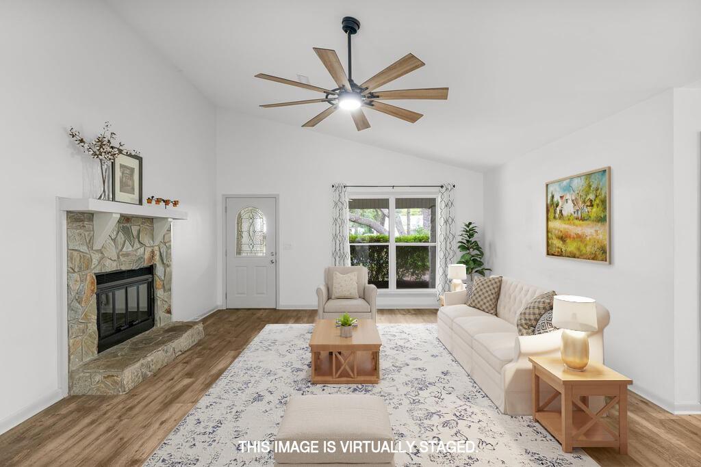 Image 4: 6-custom-606-e-greenwood-cove