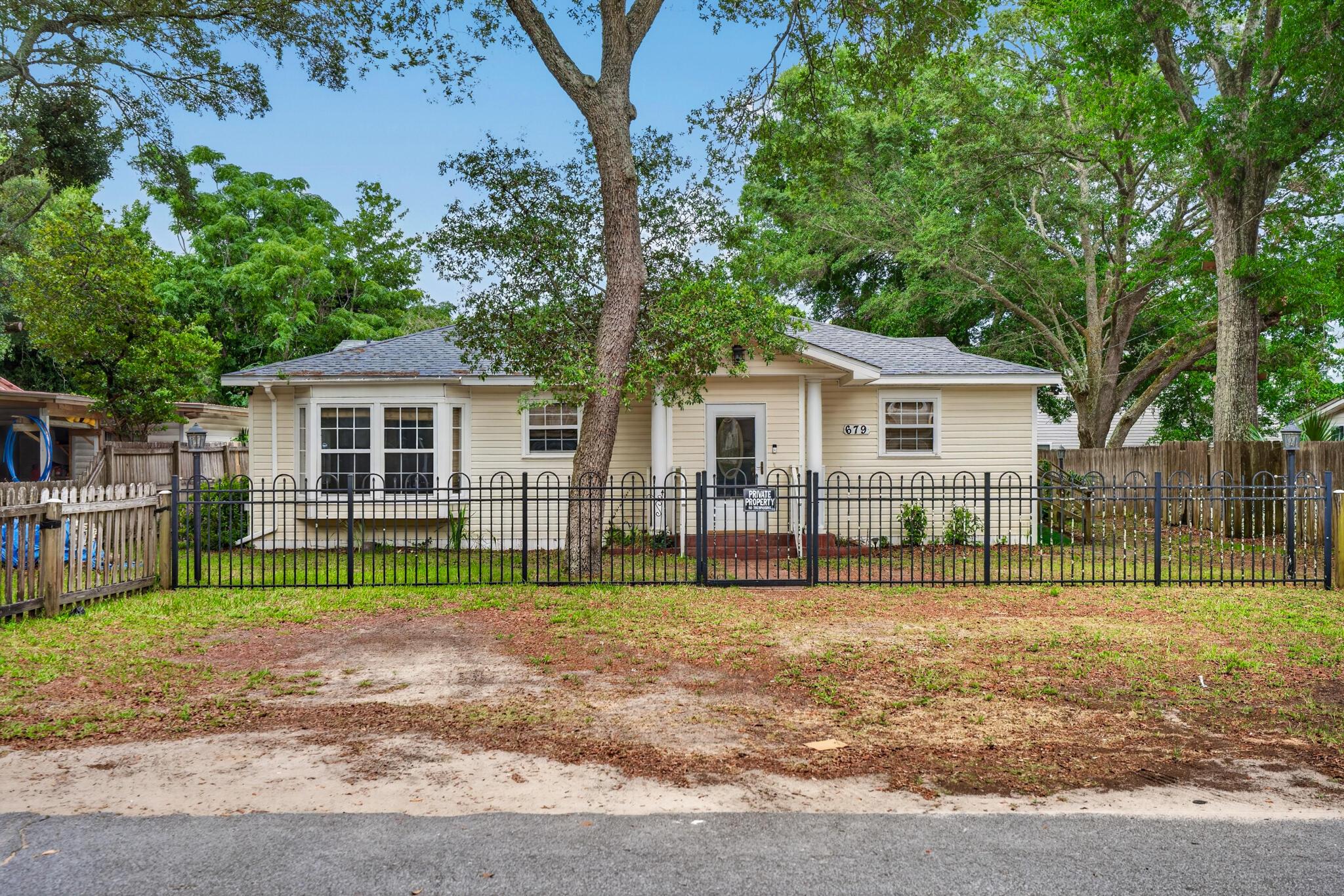 Image 3: 679_Anderson_Dr-2