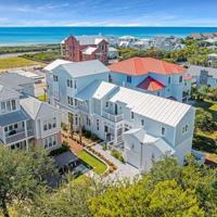 42 Pompano St Street