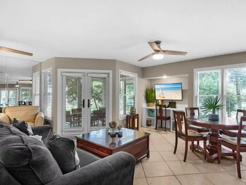 Image 1: Living Room Cottage #226