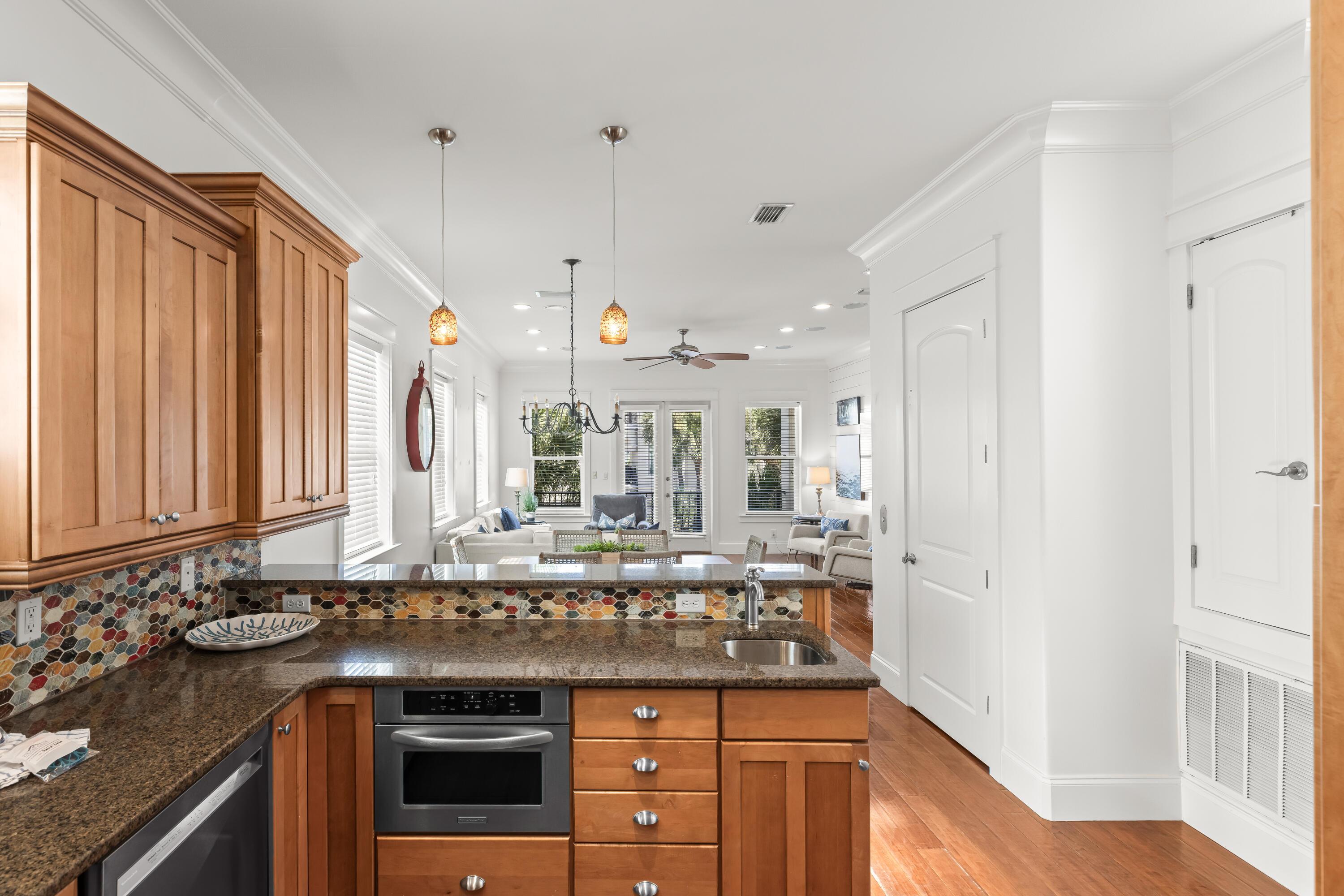 Image 3: 4836OceanBlvd-0003