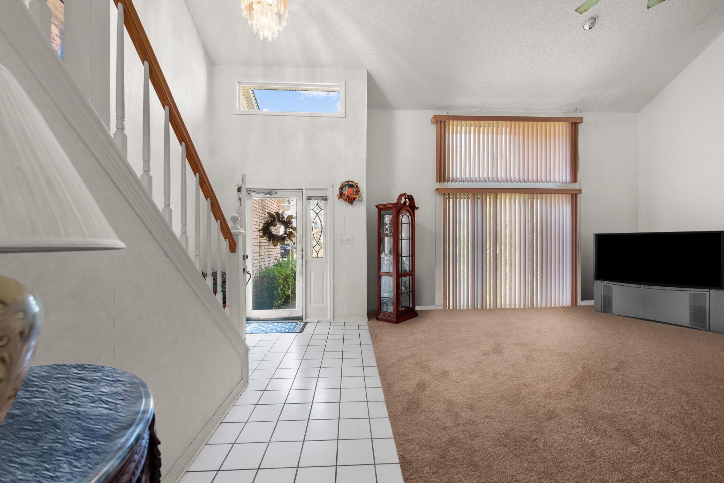 Image 4: High ceilings