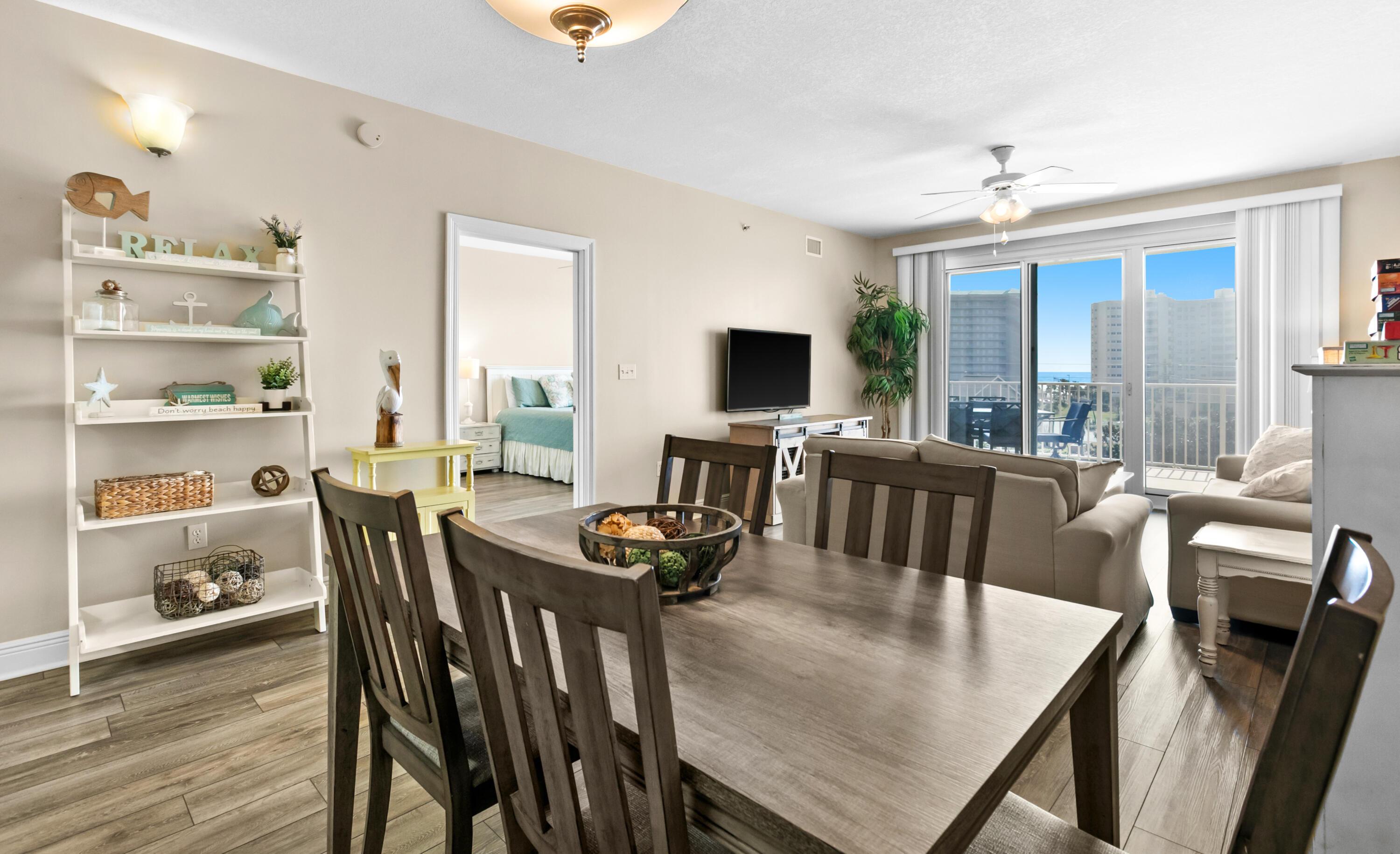 Image 4: Dining/Living