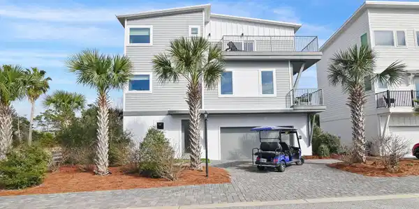 Image 2: 15 Seaview Drive