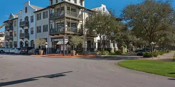 34 N Barrett Square