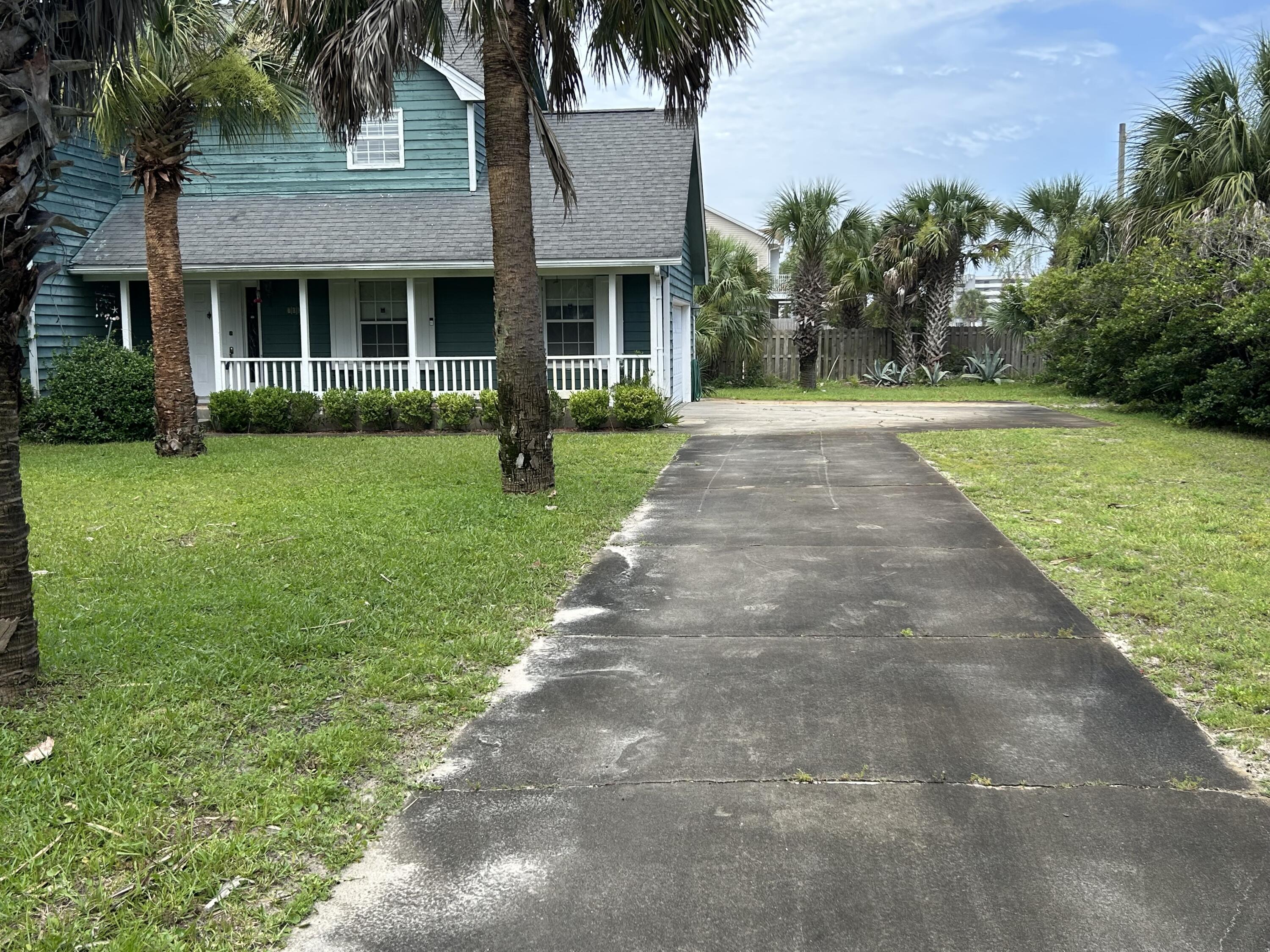 Image 3: House and Driveway