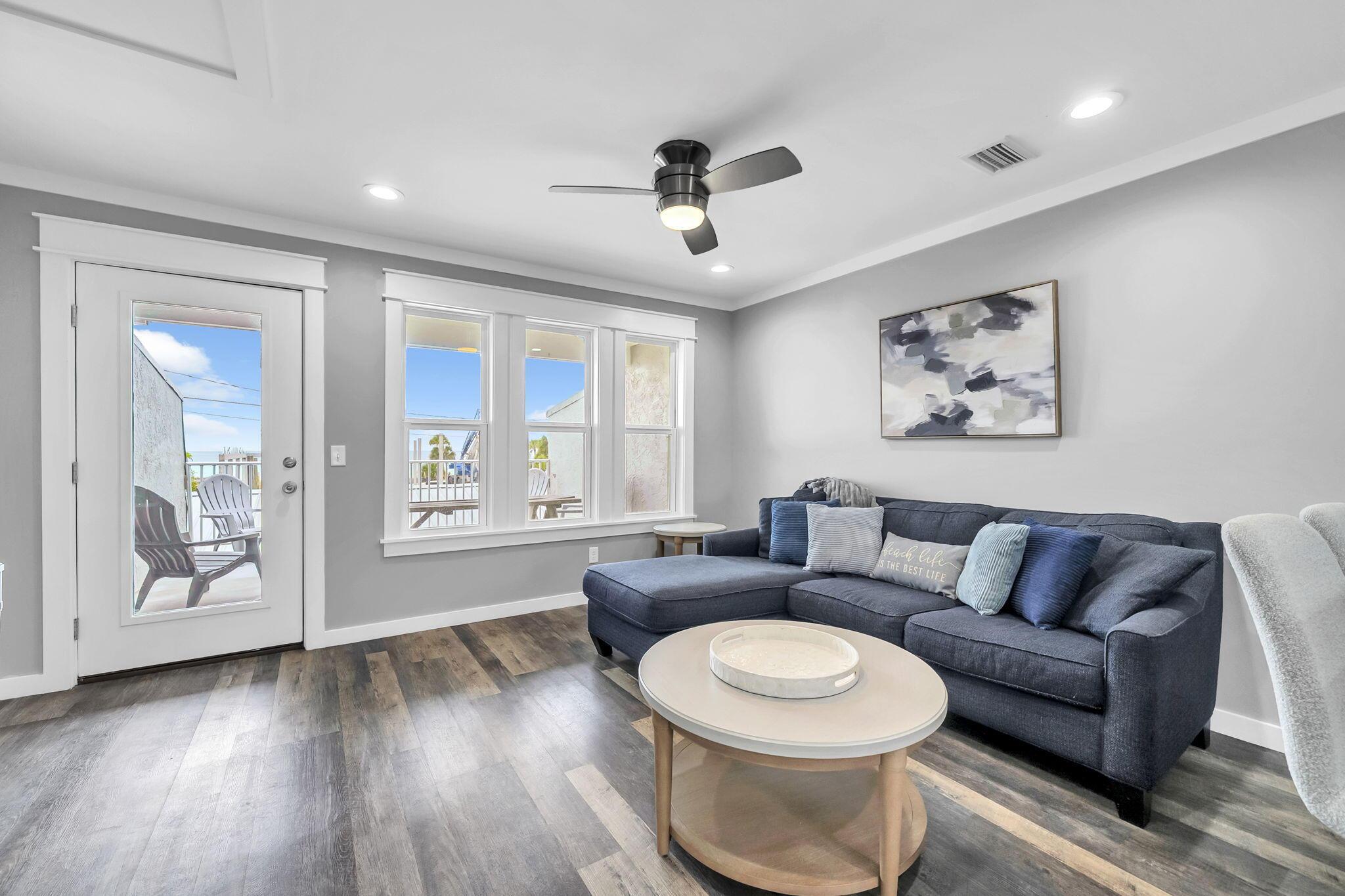 Image 3: Living Area