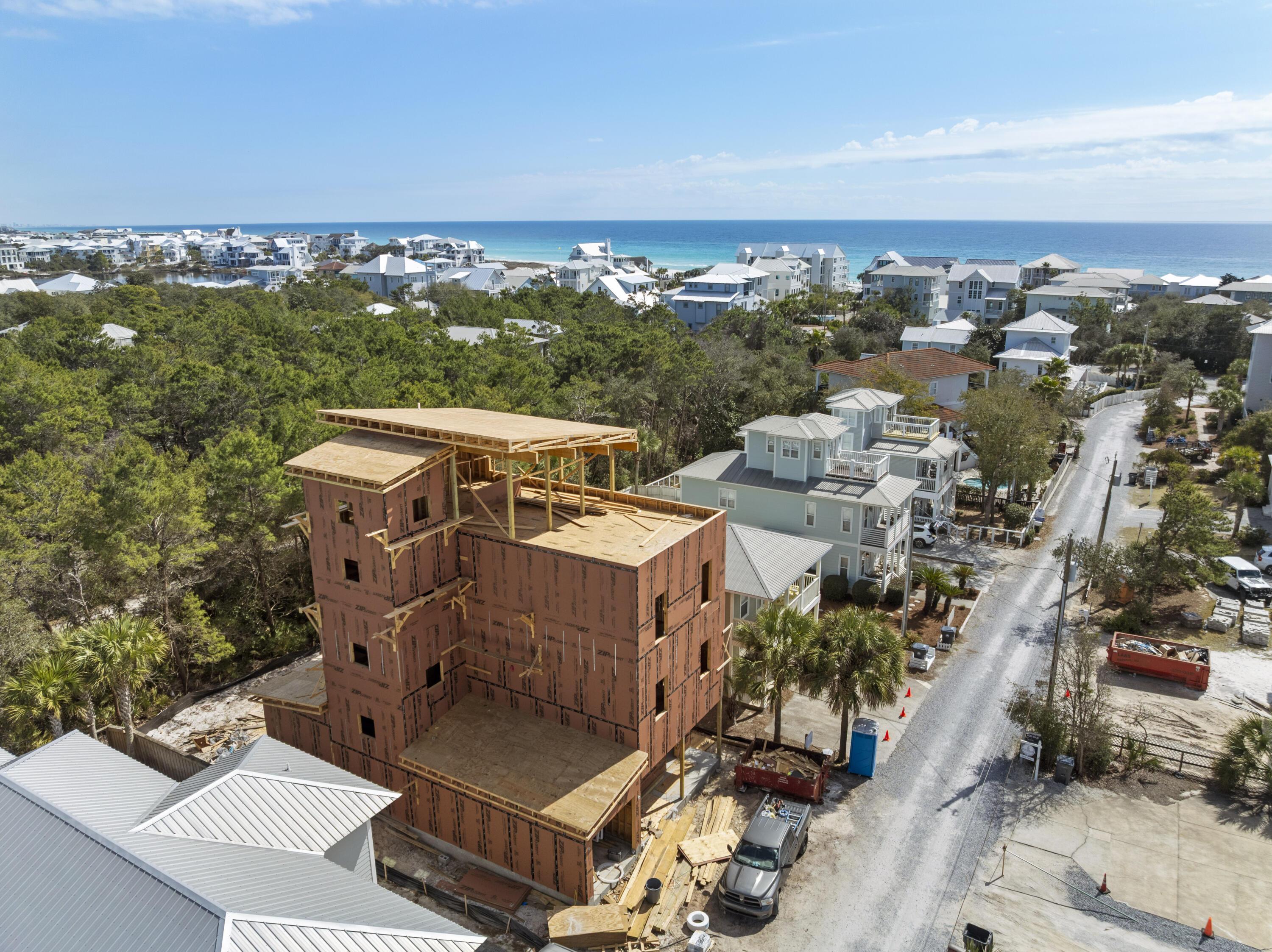 Image 2: 3 Levels + Rooftop Terrace