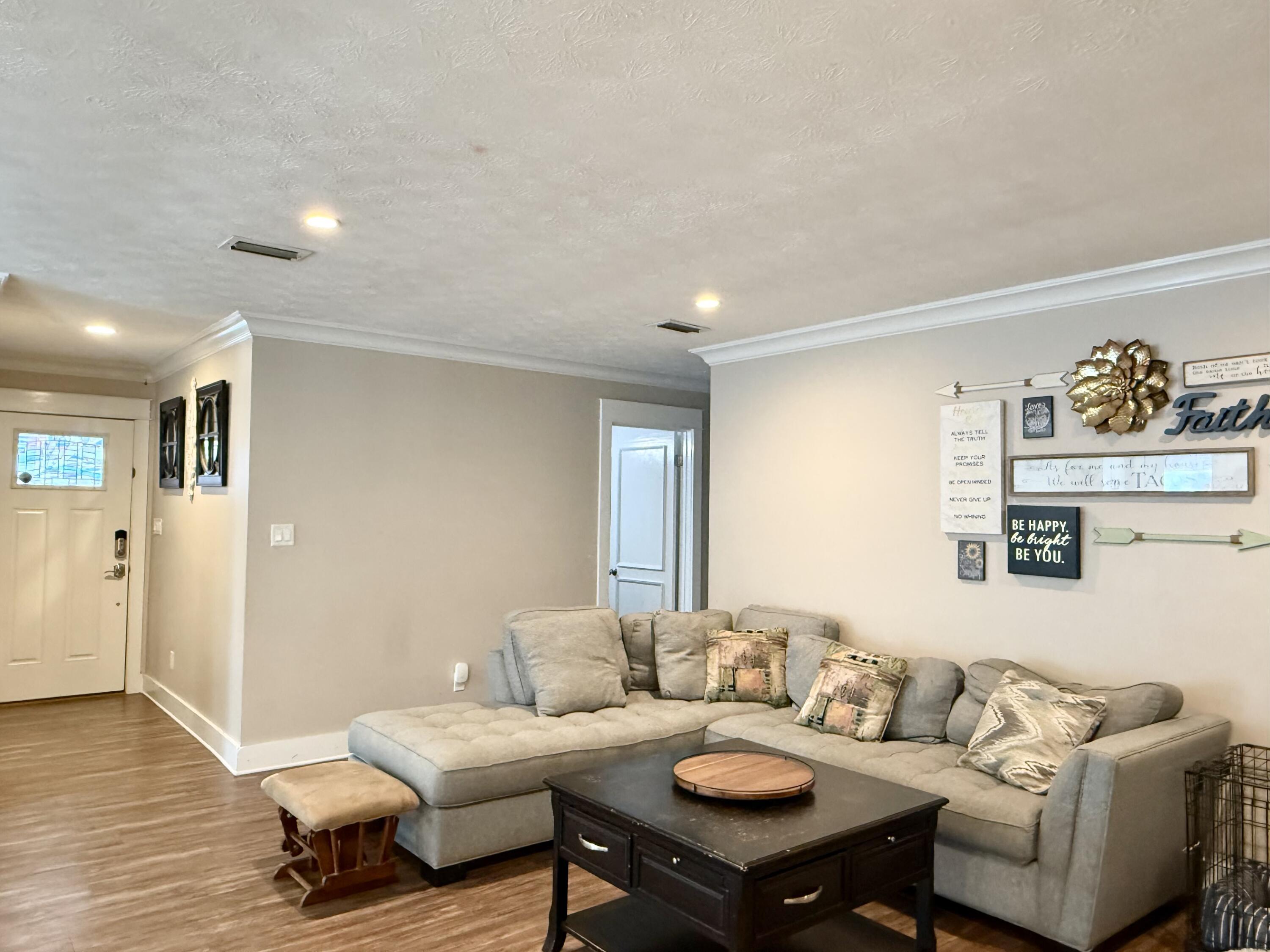 Image 3: Living Area
