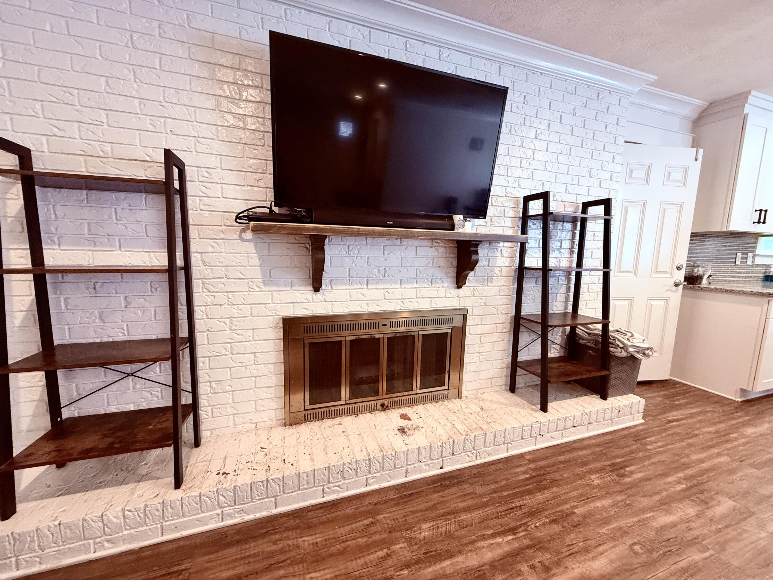 Image 4: Fireplace
