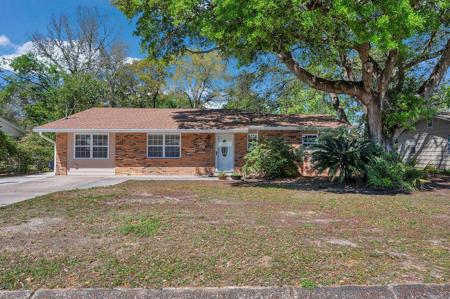 10 NW Deal Avenue