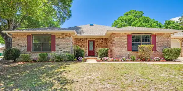 109 Oak Shores Drive
