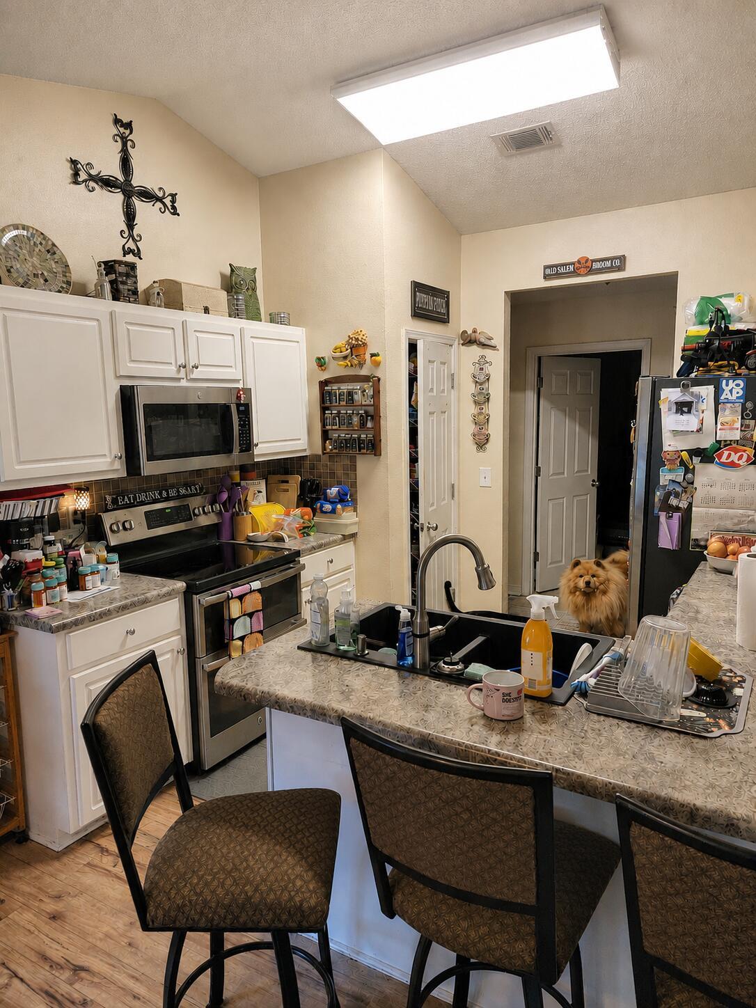 Image 3: Kitchen