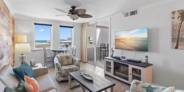 Image 4: living room with view