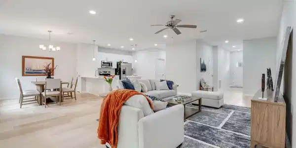 Image 2: Large Open Floorplan