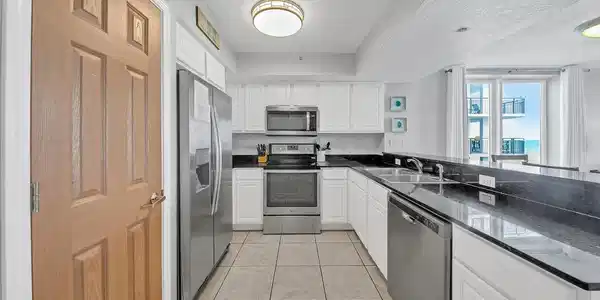 Image 4: Stainless Steel appliances