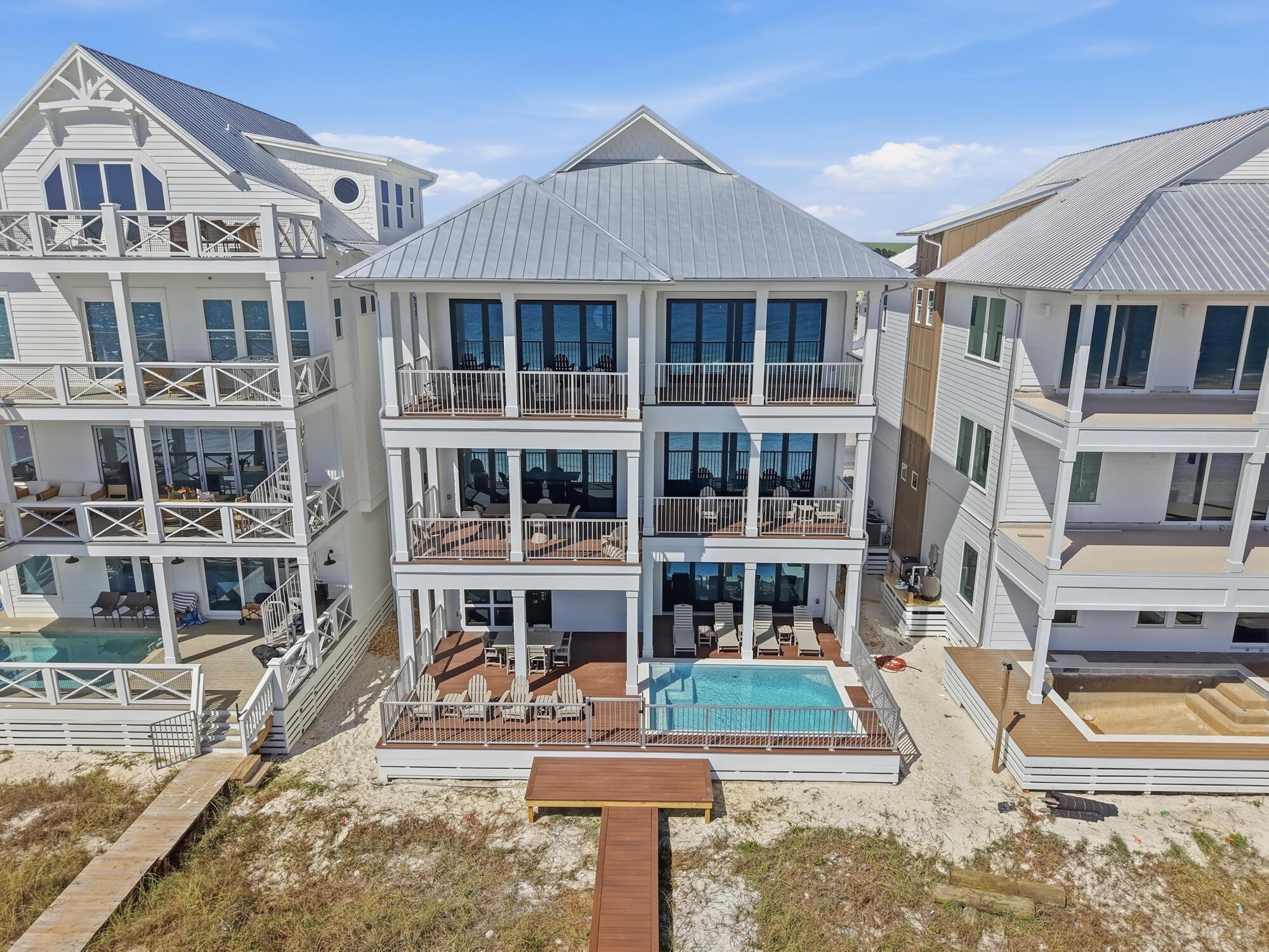 Image 2: 5935 Gulf Drive