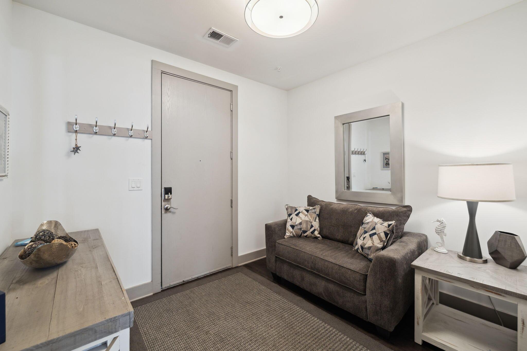 Image 4: Foyer