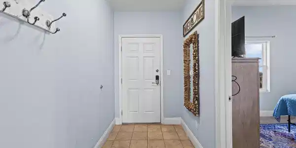 Image 3: 3