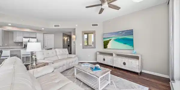 Image 4: Living Room Area