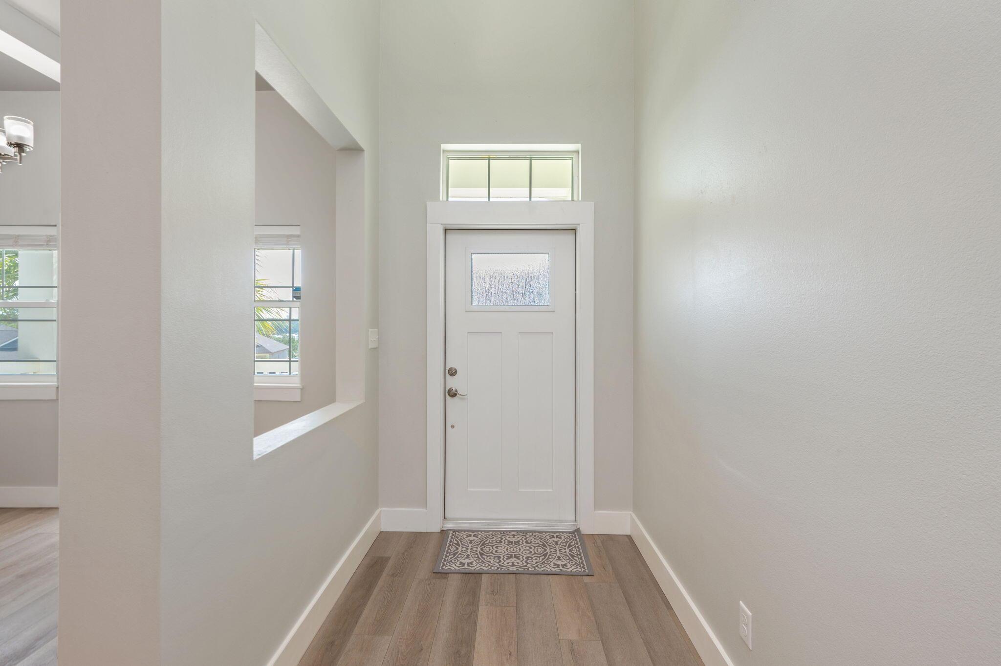 Image 4: Entryway