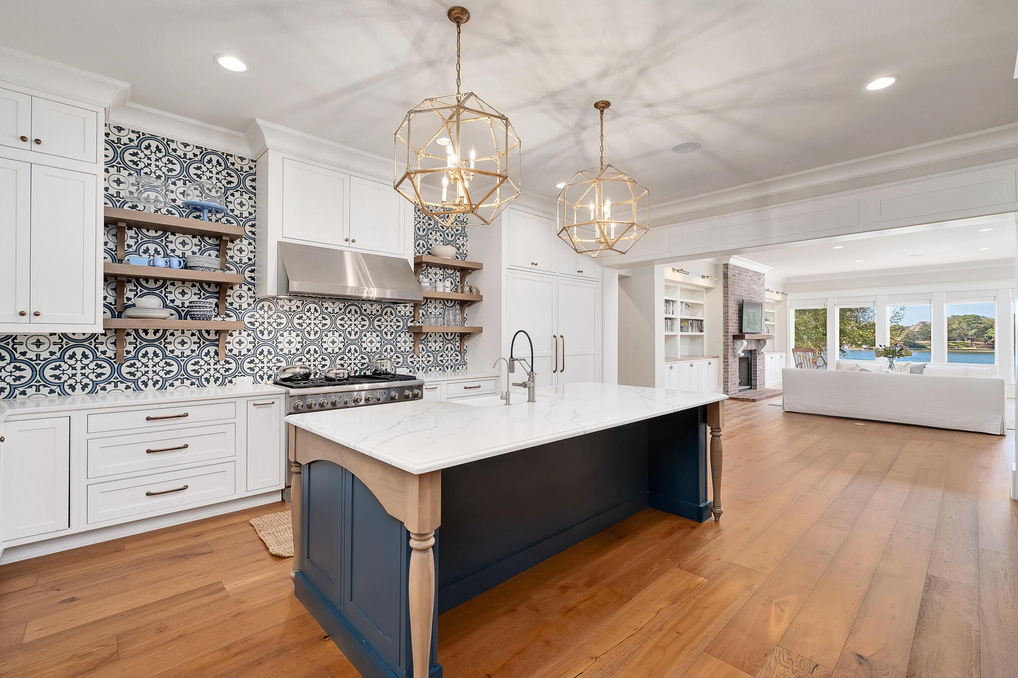 Image 3: Kitchen