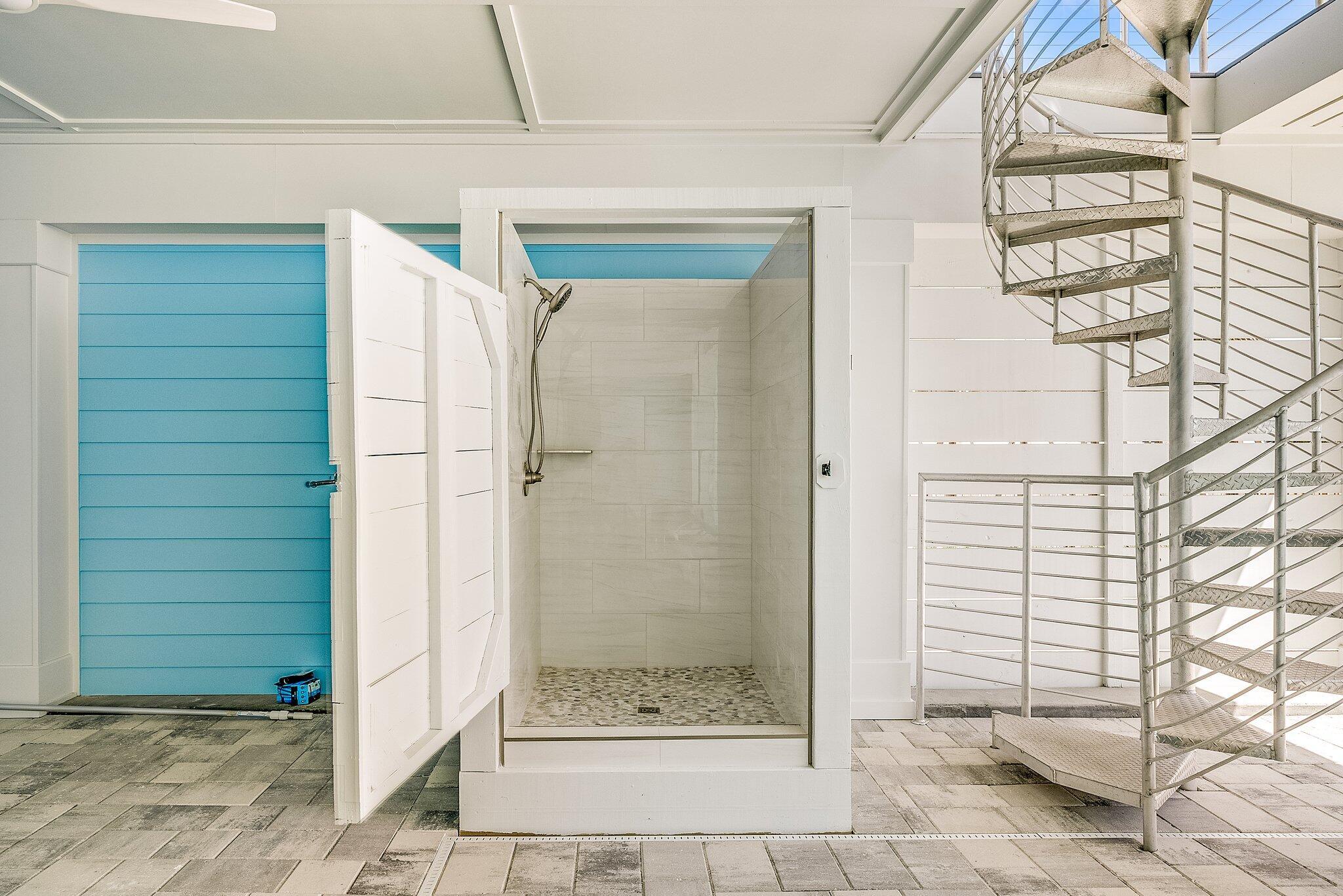 Image 4: Outdoor Shower on Beachfront Deck