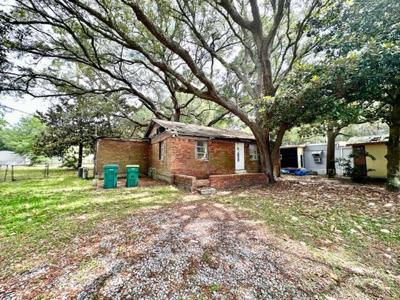 827 Lark Street