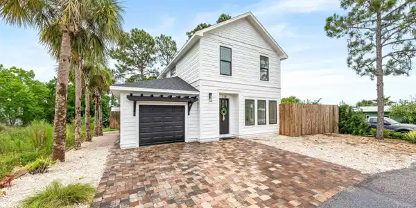 318 El Prado Place