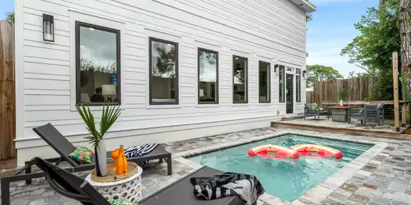 Image 3: Pool Deck